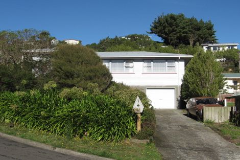 Photo of property in 14 Omega Street, Newlands, Wellington, 6037