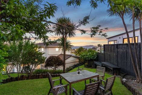 Photo of property in 16 Eastcliffe Road, Castor Bay, Auckland, 0620