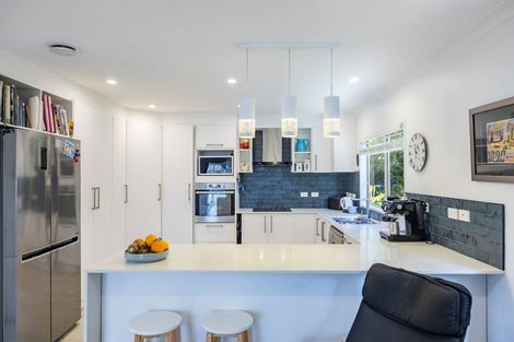 Photo of property in 39 Emlyn Place, Torbay, Auckland, 0630