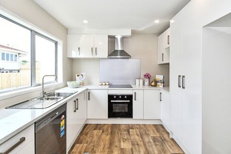 Photo of property in 2/70 Clevedon Road, Papakura, 2110