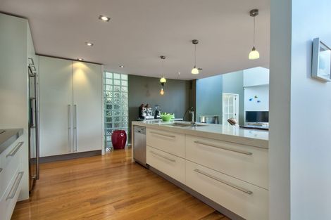 Photo of property in 11a Woodfern Crescent, Titirangi, Auckland, 0604