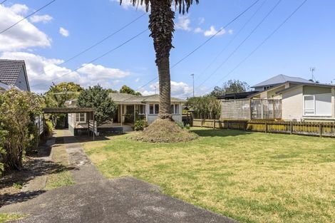 Photo of property in 17 Woodward Avenue, Mangere Bridge, Auckland, 2022