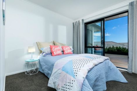 Photo of property in 2 Ruth Craig Place, Stanmore Bay, Whangaparaoa, 0932