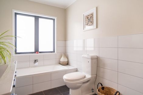 Photo of property in 50a Renown Road, Raumati South, Paraparaumu, 5032