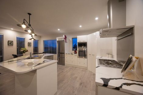 Photo of property in 100 Ruapehu Drive, Fitzherbert, Palmerston North, 4410