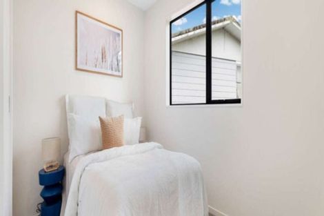 Photo of property in 10a Helleur Road, Massey, Auckland, 0614