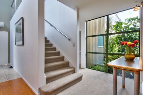 Photo of property in 11a Woodfern Crescent, Titirangi, Auckland, 0604