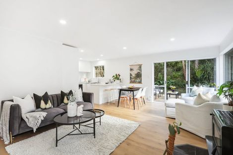 Photo of property in 2/9a De Val Drive, Titirangi, Auckland, 0604
