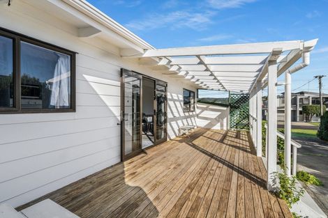 Photo of property in 124 Given Avenue, Whangamata, 3620