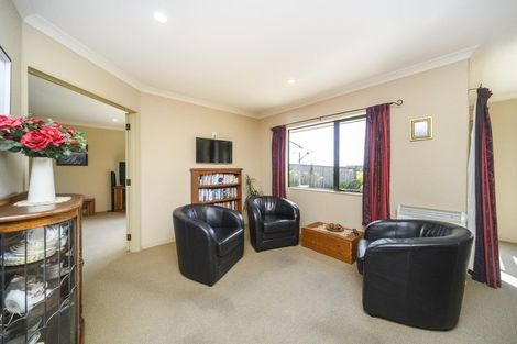 Photo of property in 53 Pacific Drive, Fitzherbert, Palmerston North, 4410