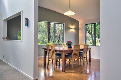 Photo of property in 11a Woodfern Crescent, Titirangi, Auckland, 0604