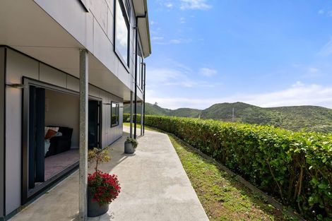 Photo of property in 35 Grumman Lane, Newlands, Wellington, 6037