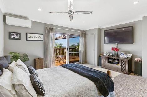 Photo of property in 121 Carlisle Road, Northcross, Auckland, 0632