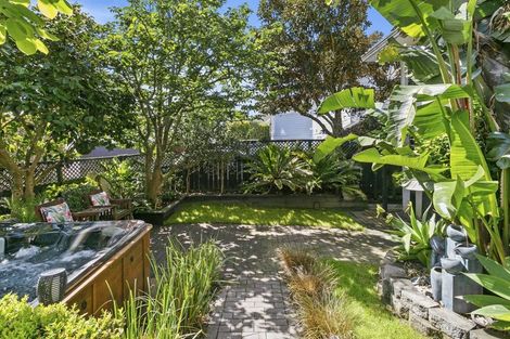 Photo of property in 2/130 Sandspit Road, Shelly Park, Auckland, 2014