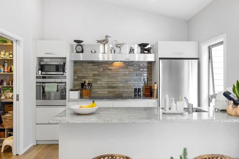 Photo of property in 10 Parawera Drive, Acacia Bay, Taupo, 3330