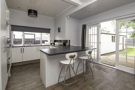 Photo of property in 36 Shamrock Street, Takaro, Palmerston North, 4412