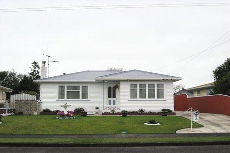 Photo of property in 37 Karaka Crescent, Levin, 5510