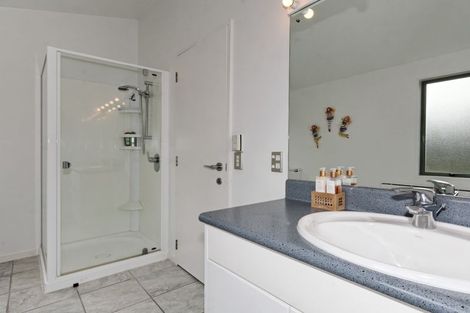 Photo of property in 11a Woodfern Crescent, Titirangi, Auckland, 0604