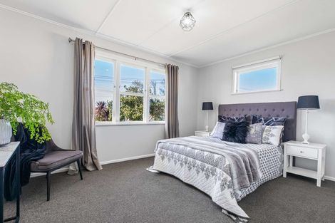 Photo of property in 5 Toatoa Place, Mangere Bridge, Auckland, 2022