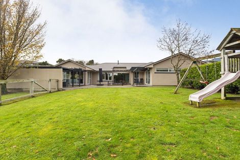 Photo of property in 37 La Lena Grove, Fitzherbert, Palmerston North, 4410