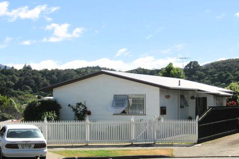 Photo of property in 25 Amber Grove, Birchville, Upper Hutt, 5018