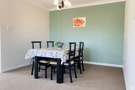 Photo of property in 2/890 East Coast Road, Northcross, Auckland, 0630