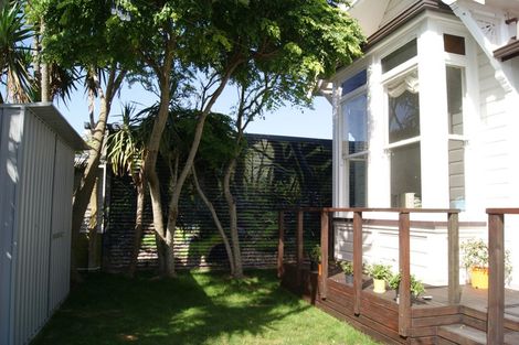 Photo of property in 122a Derwent Street, Island Bay, Wellington, 6023