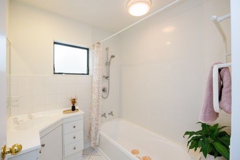 Photo of property in 127 Summerhill Drive, Fitzherbert, Palmerston North, 4410