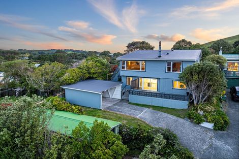 Photo of property in 2 Raroa Place, Pukerua Bay, 5026