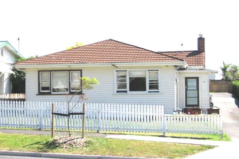 Photo of property in 63 Hutchinson Avenue, New Lynn, Auckland, 0600