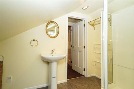 Photo of property in 1/1 Moana Avenue, Bayswater, Auckland, 0622