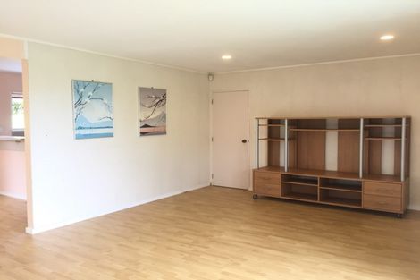 Photo of property in 28 Goldfinch Rise, Unsworth Heights, Auckland, 0632