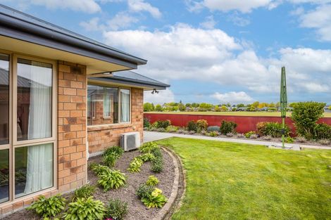 Photo of property in 54 Huntingdon Drive, Rangiora, 7400