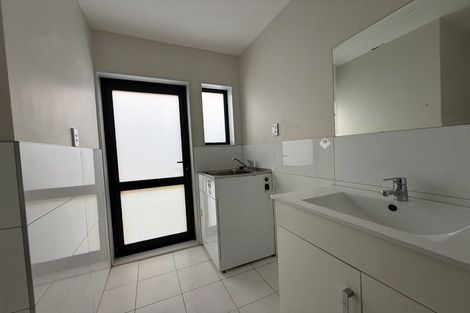 Photo of property in 21 Bangla Place, Massey, Auckland, 0614