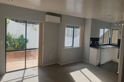 Photo of property in 2/21 Contessa Drive, Glenfield, Auckland, 0629