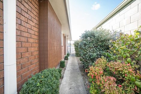 Photo of property in 8 Edgecombe Court, Roslyn, Palmerston North, 4414