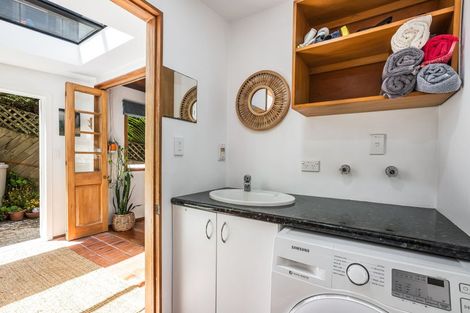 Photo of property in 21 Ferry Road, Days Bay, Lower Hutt, 5013