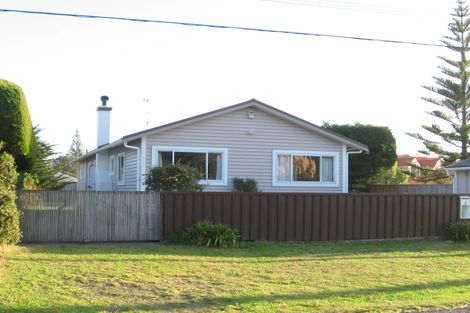 Photo of property in 16 Hemara Street, Waikanae Beach, Waikanae, 5036