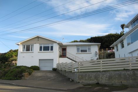 Photo of property in 82 Marine Parade, Bluff, 9814