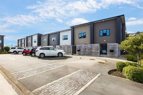 Photo of property in 2/9 Surrey Street, Tawa, Wellington, 5028