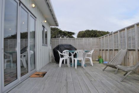 Photo of property in 17 Karaka Street, Otaki Beach, Otaki, 5512