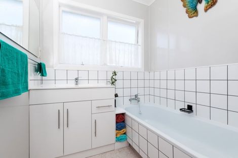 Photo of property in 11 Julian Place, Westown, New Plymouth, 4310