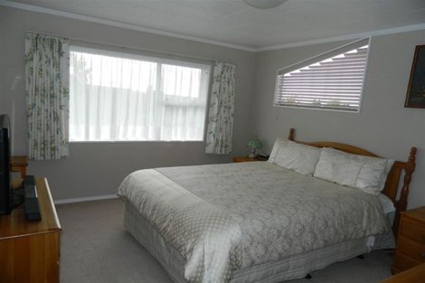 Photo of property in 10 Webb Avenue, Levin, 5510