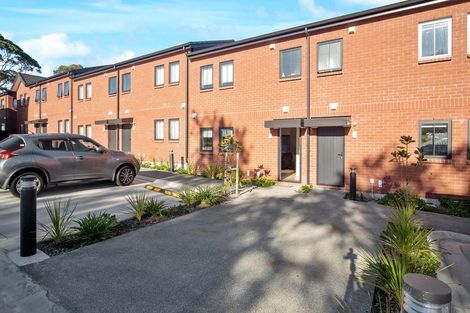 Photo of property in 10/15 Sunhill Road, Sunnyvale, Auckland, 0612