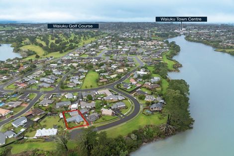 Photo of property in 8 Godwit Place, Waiuku, 2123