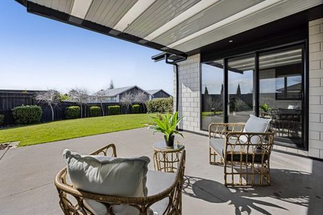 Photo of property in 5 Aheahea Way, Hurworth, New Plymouth, 4310