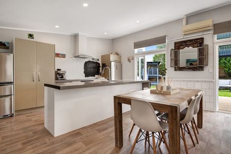 Photo of property in 16 Brandon Road, Manly, Whangaparaoa, 0930