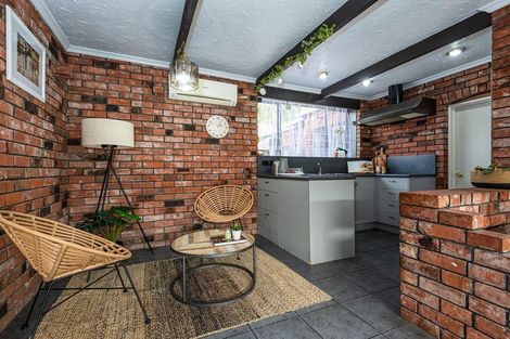 Photo of property in 327 Avonhead Road, Avonhead, Christchurch, 8042