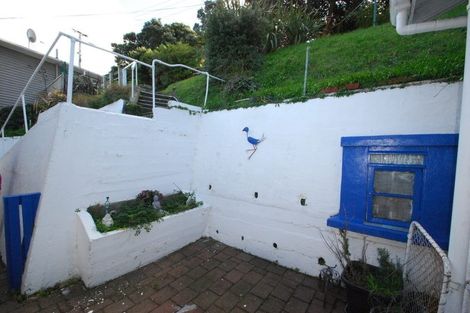 Photo of property in 52 Tio Tio Road, Miramar, Wellington, 6022