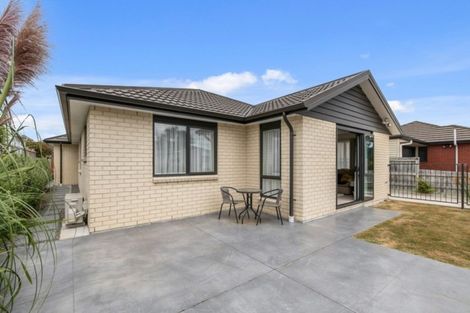 Photo of property in 8 Savage Crescent, Upper Hutt Central, Upper Hutt, 5018